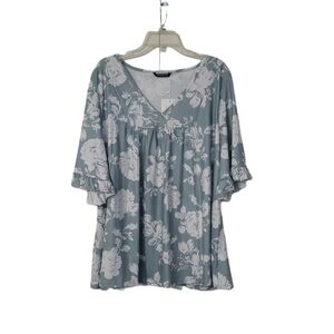 NWT  BloomChic Women's 18-20(2X)   Short Sleeve   Top Green & White